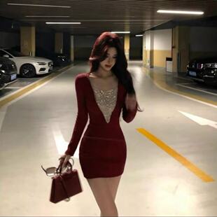 小众设计感纯欲性感红色包臀裙女秋冬新款穿搭修身显瘦短款连衣裙