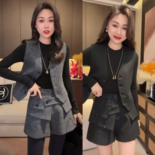 时尚套装女2025冬新款设计蝴蝶结露背马夹腰封短裤显瘦毛呢两件套