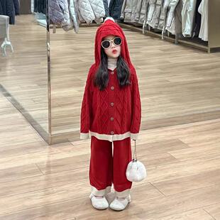 女童圣诞新年红色毛衣套装2026秋冬女宝连帽针织开衫直筒裤两件套