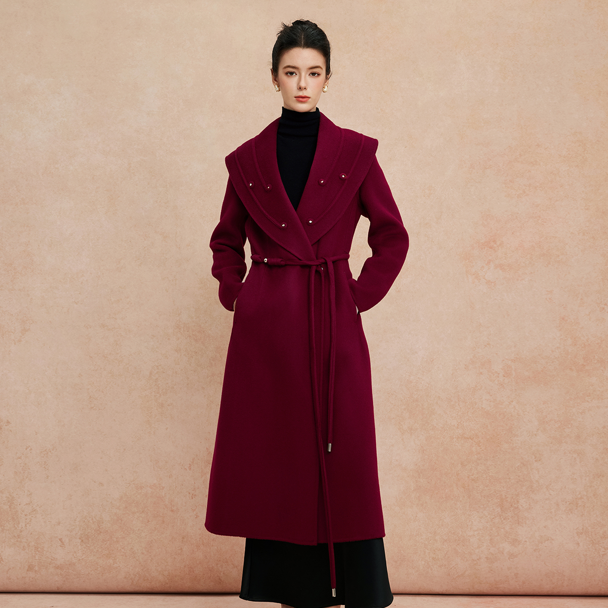 斯尔丽25新款轻薄修身气质高雅大翻领手工盘钻轻奢长羊毛大衣