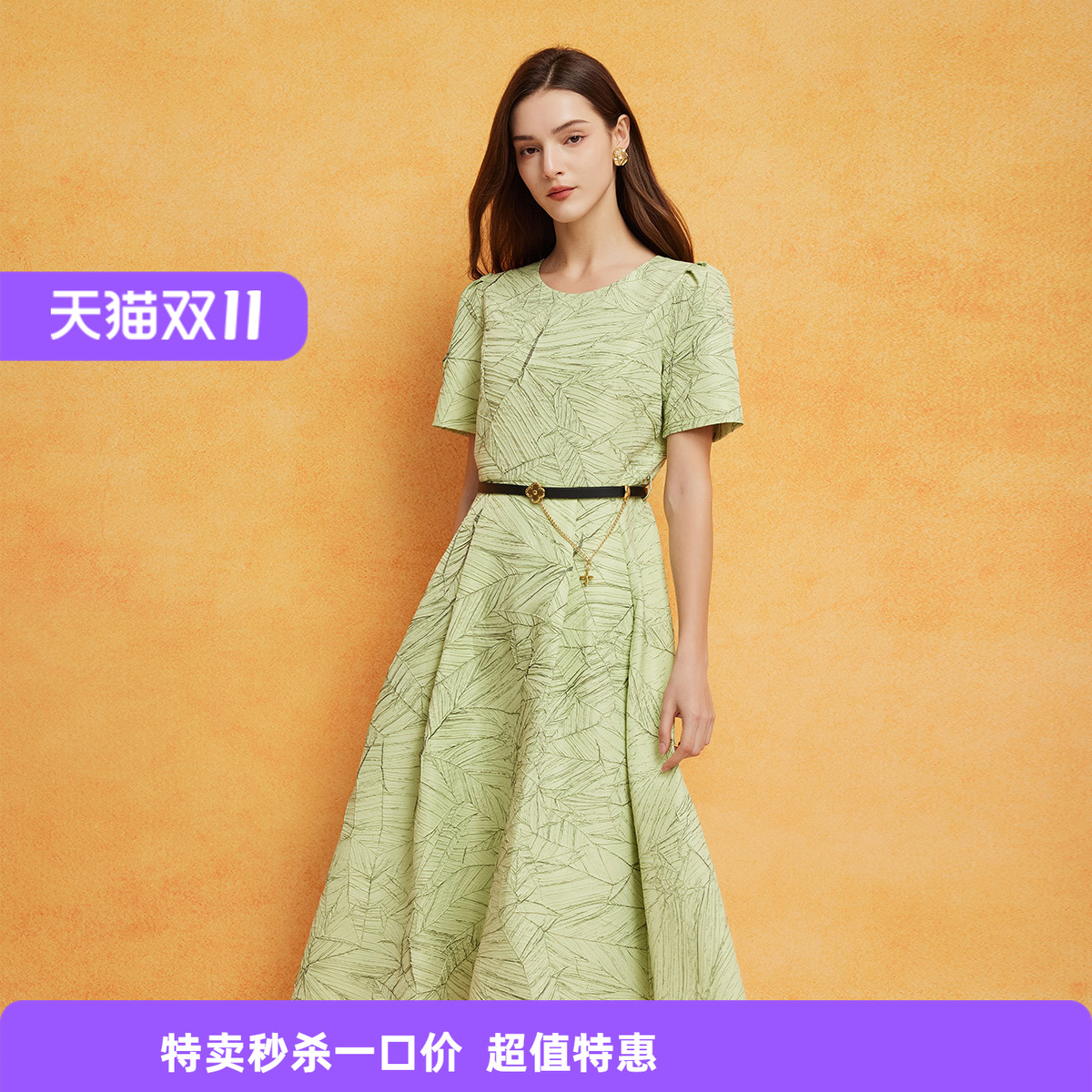 斯尔丽2024新款设计感压褶皱工艺小礼服简单大方中长连衣裙