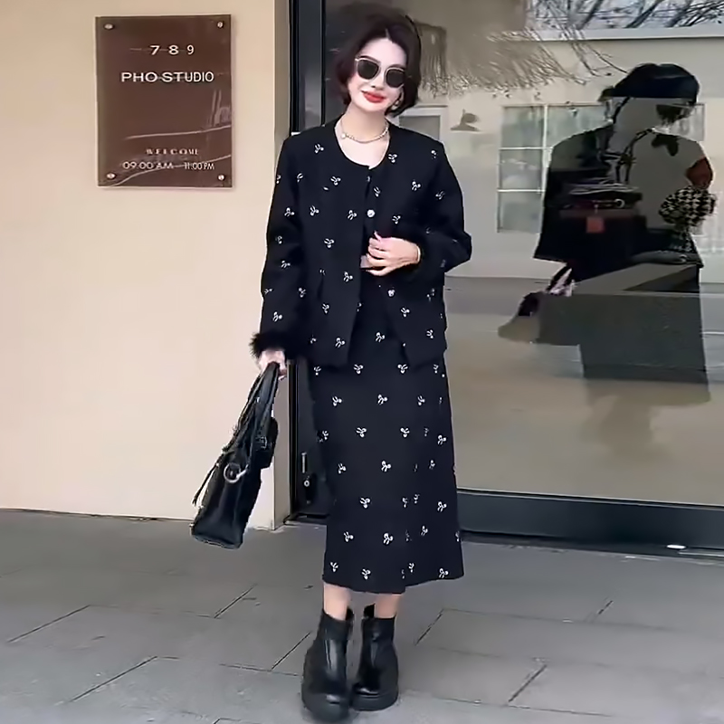 韩系刺绣加棉毛呢外套半身裙套装