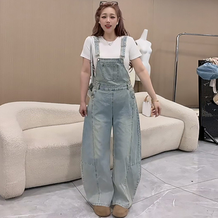 百搭遮肉牛仔裤 女装 胖mm2026春季 宽松显瘦大码 新款 休闲弯刀背带裤