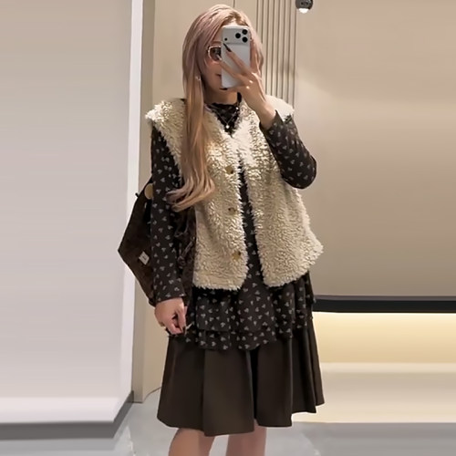 羔毛马甲碎花花边打底衫毛呢女裙