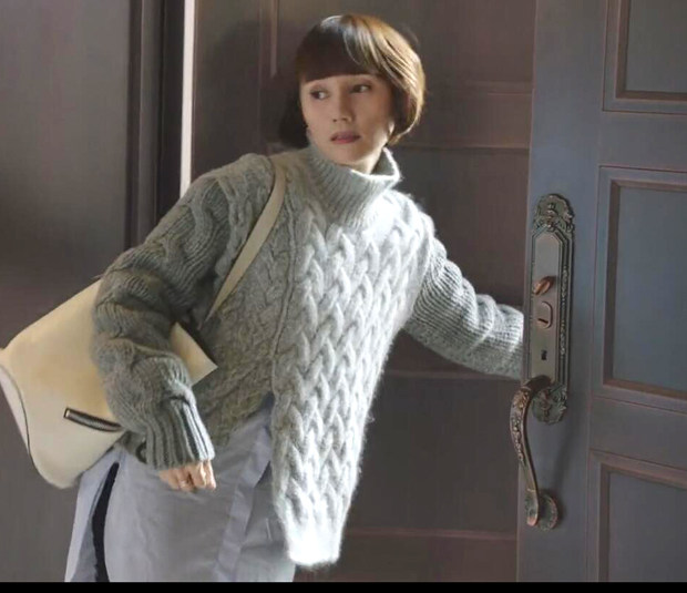 我的前半生唐晶明星同款衣服麻花高领灰色套头开叉短款毛衣女