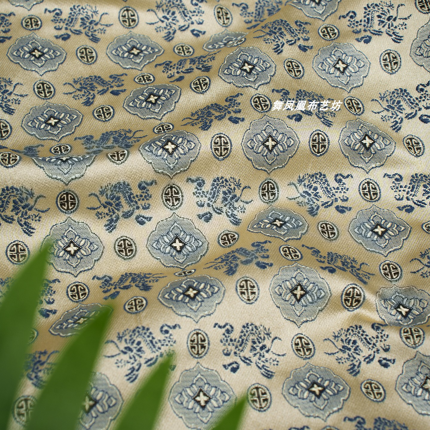 小龙纹织锦缎提花面料外套马甲