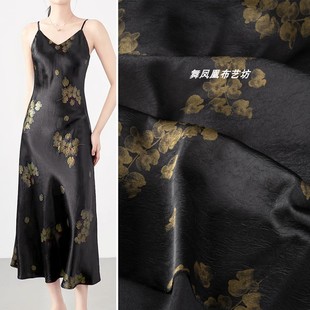 黑底金色梅花醋酸抓绉烫金提花压皱面料 中国风旗袍裙子丝滑布料