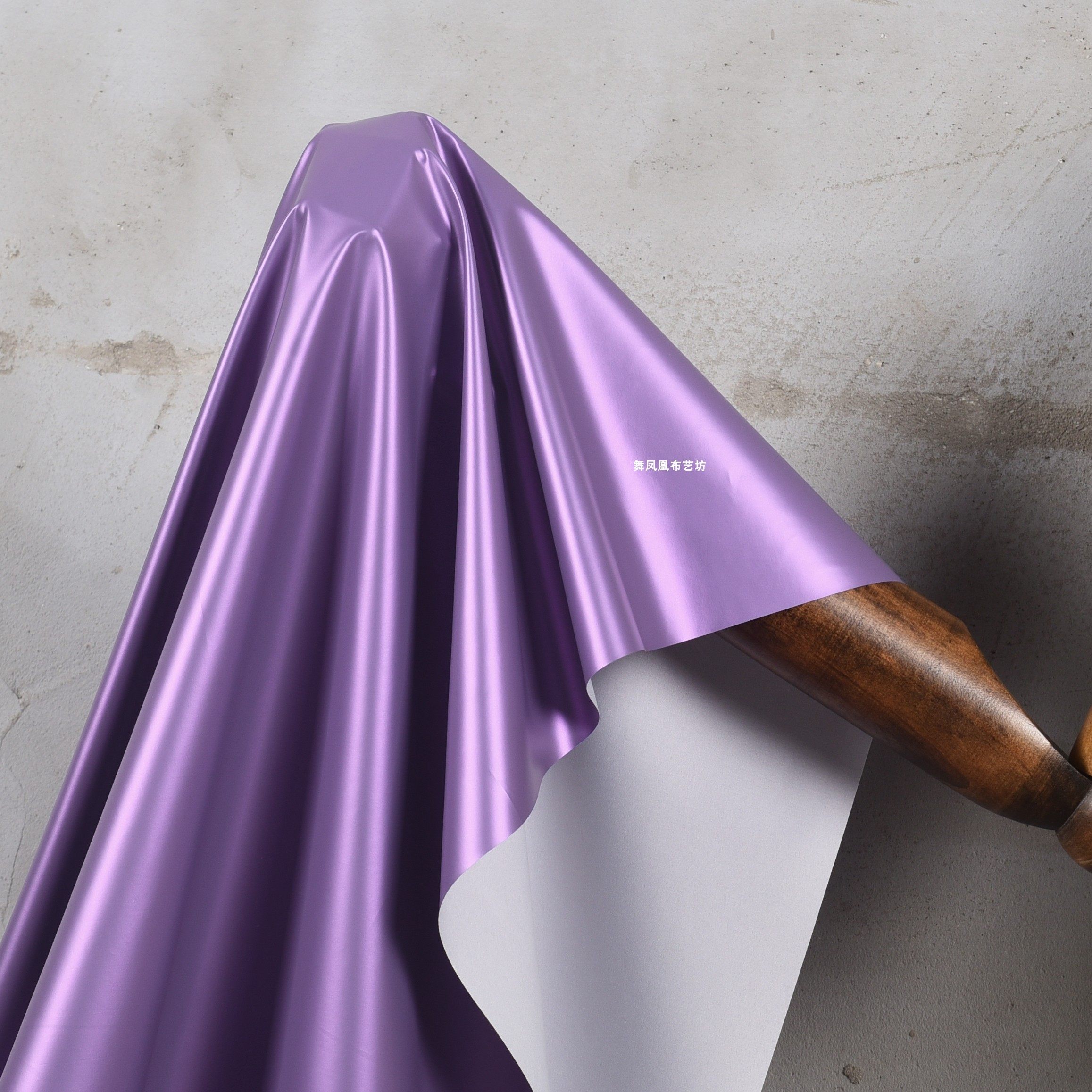 浅紫色亲肤皮感流金皮防绒防水羽绒服夹克布料 光泽亮面幻彩面料,居家布艺,海绵垫/布料/面料/手工diy,淘宝优惠券,粉丝福利购,淘宝优惠卷