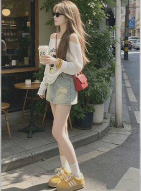 休闲风白色露肩字母印花长袖T恤女2026新款夏季ootd独特漂亮上衣