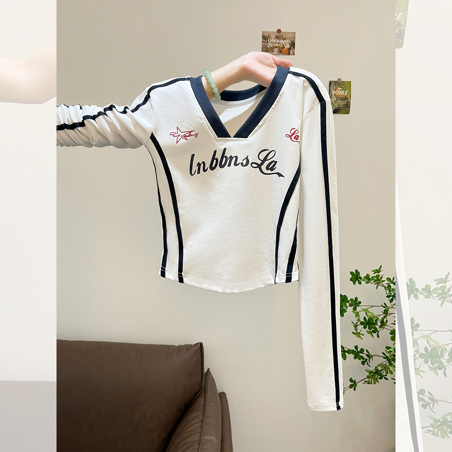 美式辣妹白色v领条纹正肩长袖t恤女秋款修身内搭打底衫短款上衣