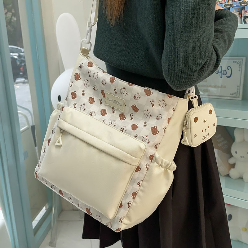 可爱洋气小清新儿童斜挎包女孩学生上学补习手提包小熊印花单肩包