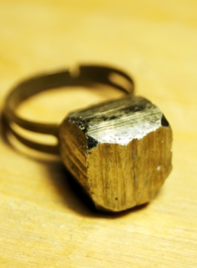 熠先生的蒸汽大陆古铜金色戒指