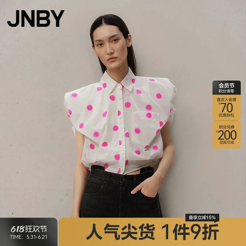 JNBY/江南布衣春秋季小波点短款衬衫肩部泡泡设计单排扣翻领无袖