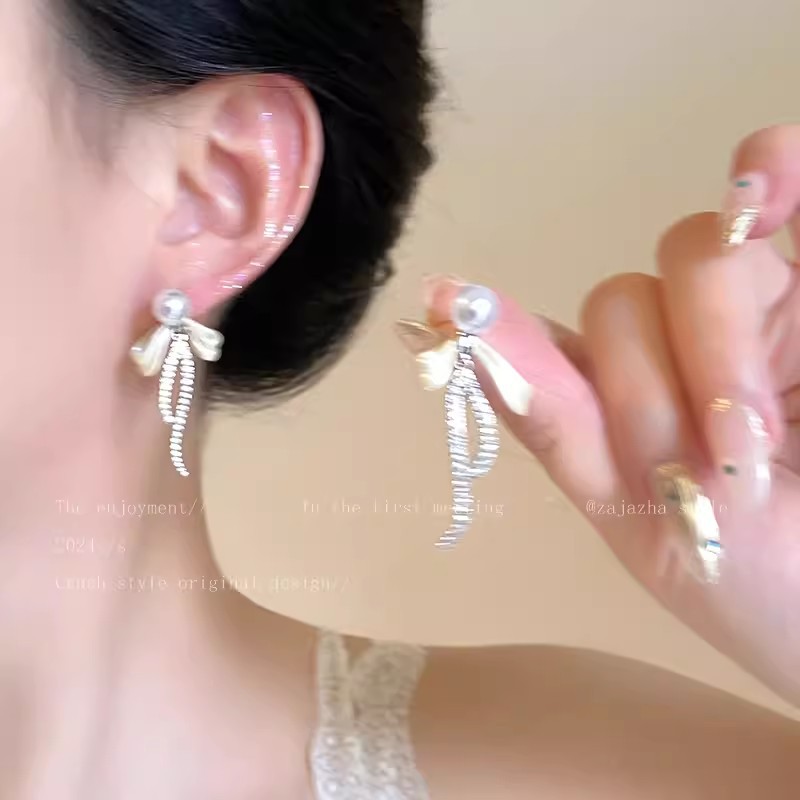 白色蝴蝶结珠珠耳钉女适合大圆脸的长款耳饰轻奢高级感气质耳环
