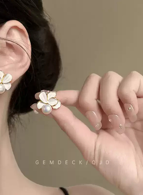 法式复古白色花朵珍珠耳钉轻奢高级气质耳环小众设计耳饰2025新款