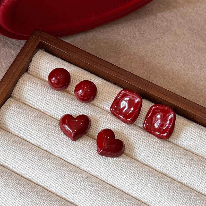 显白安可拉红几何图形耳钉女复古设计感耳环新款高级感桃心耳饰