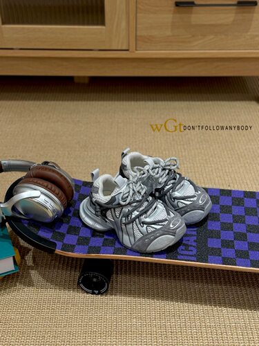 童网面透气轻便百搭运动鞋老爹鞋