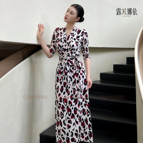 【LUMINNAEI】豹纹裹身裙女显瘦
