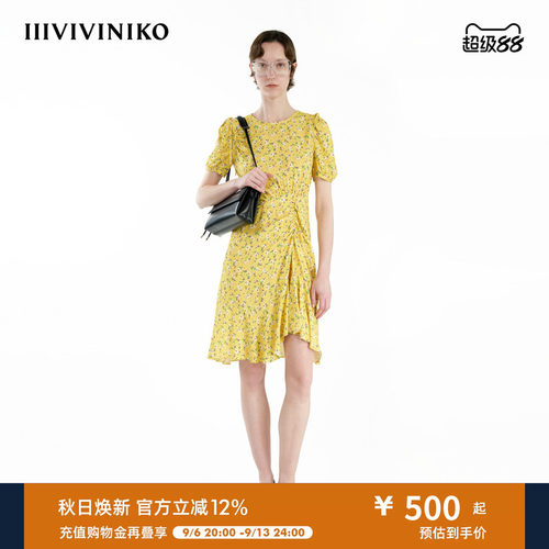 抓褶碎花连衣裙IIIVIVINIKO