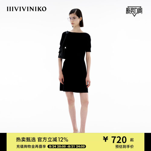 收腰针织连衣裙IIIVIVINIKO