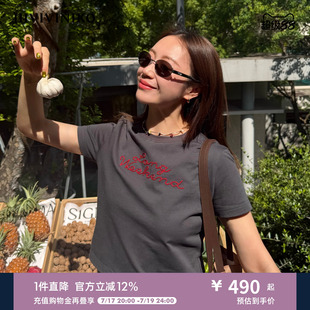 IIIVIVINIKO2026夏季新款休闲落肩刺绣短袖T恤女M620506383E