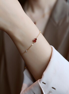 Doro朵兰の「气质百搭」新款红色葫芦手链小众精致女生本命年礼物