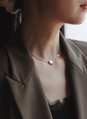 Doro朵兰の「黑色元素」高级感设计小众法式爱心项链女气质蛇骨链