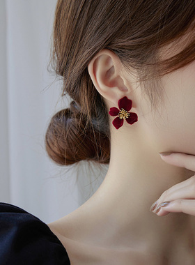 Doro朵兰の「优雅红色」丝绒红色耳环女过年本命年复古耳钉耳夹