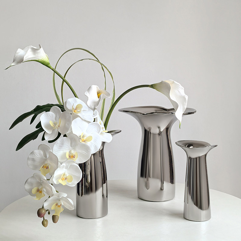 轻奢风银色鱼尾花瓶高级感