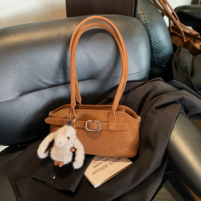 复古小众麂皮绒包包女2026新款斜挎包秋冬季百搭单肩腋下包法棍包