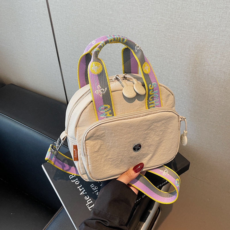 韩版休闲尼龙布包包女式小众设计手提2026新款逛街出行单肩斜挎包