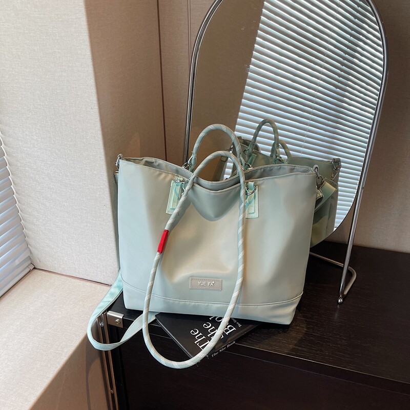 轻便防水尼龙托特包女休闲大容量手提包通勤百搭妈咪包简约单肩包