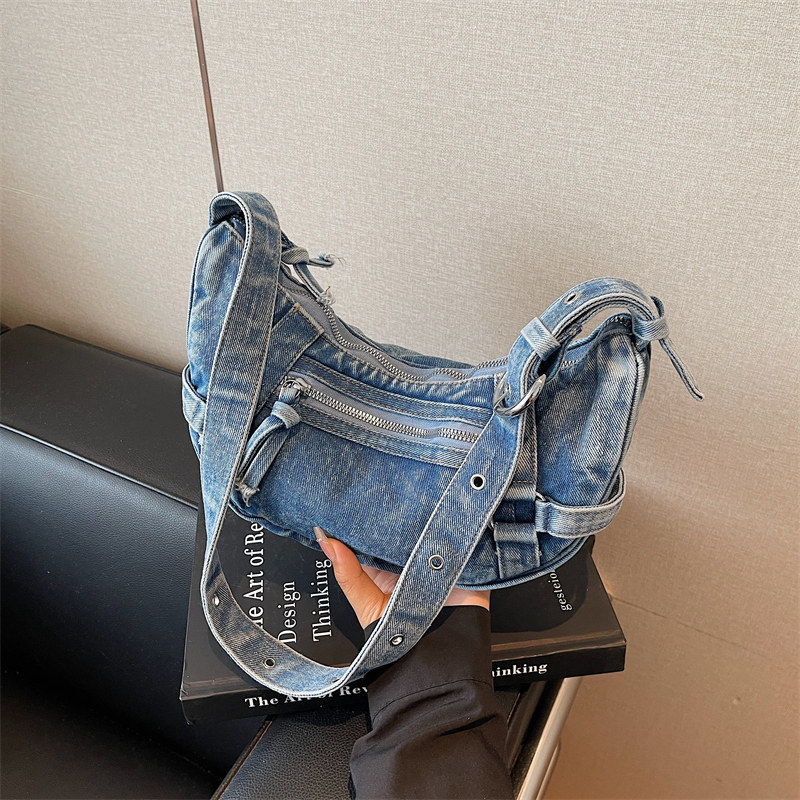 牛仔布包女大容量2026新款夏季小众设计单肩斜挎包休闲通勤饺子包