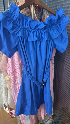 特价欧洲货荷叶边一字肩松紧款显瘦电光蓝连衣裙