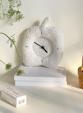 ins布艺苹果时钟白色毛茸茸创意挂钟小众可爱钟表高颜值家居装饰