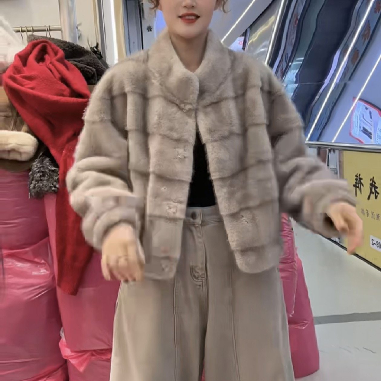 韩系复古风杏色短款皮毛一体外套女装冬季新款小众高级感时尚上衣