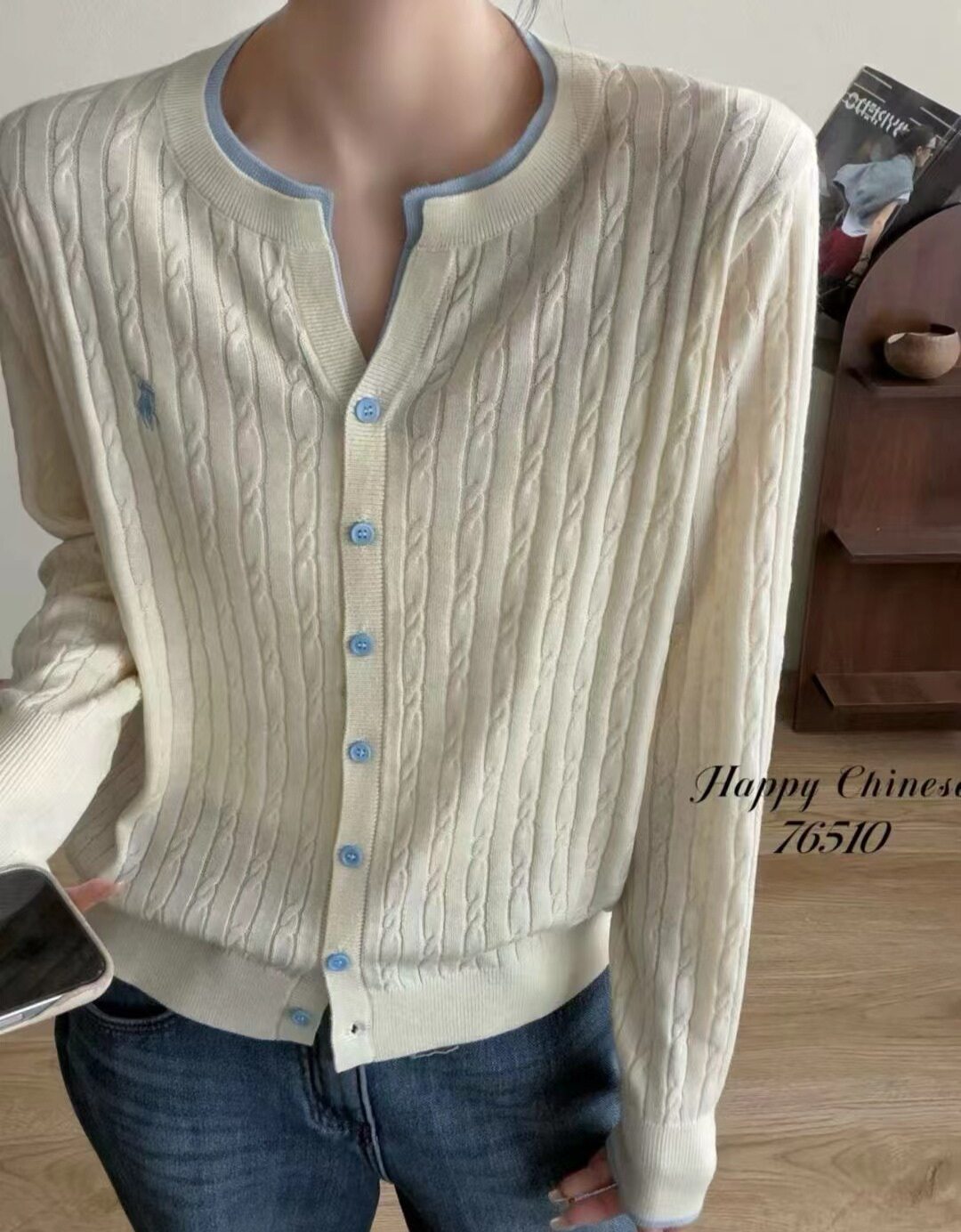 麻花纯羊毛针织开衫女士2026春季新款剪刀领宽松百搭减龄刺绣毛衣