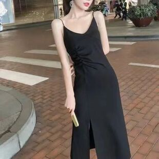 吊带连衣裙子女夏季新款纯欲性感小心机开叉长款小黑裙纯色无袖潮