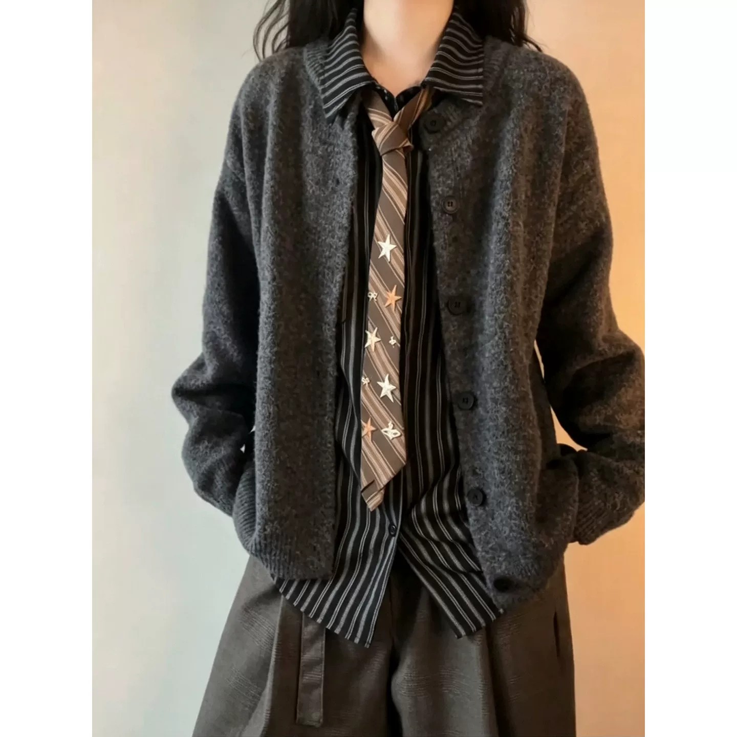 深灰色复古纽扣开衫毛衣男秋季慵懒松弛感针织外套高智感穿搭上衣