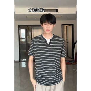 黑色假两件条纹短袖男款夏季设计感小众V领T恤高级感痞帅正肩半袖