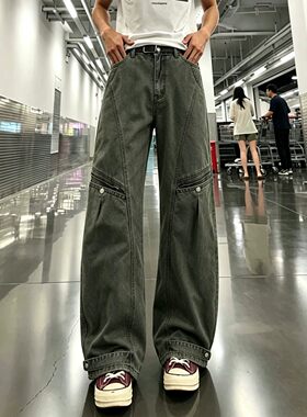 军绿色高街弯刀阔腿哈伦牛仔裤男
