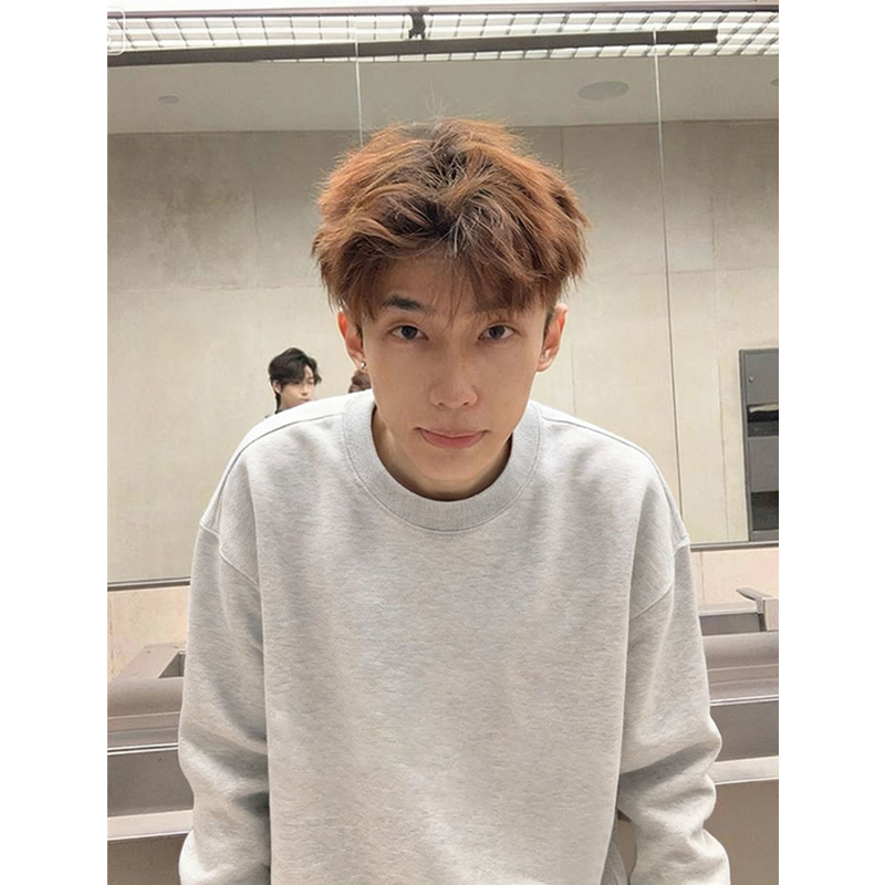 白灰色重磅加绒卫衣男生秋冬穿搭