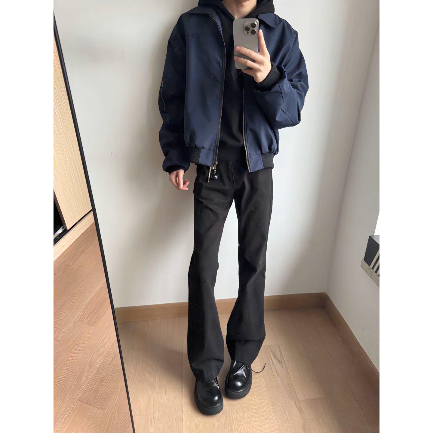 黑色修身微喇牛仔裤男生秋冬