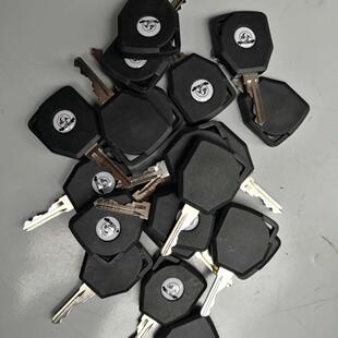 适用汽车吊起重机工具箱钥匙工具箱钥匙20-80吨工具箱钥匙通用