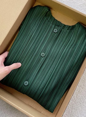【现货】绿色圆领单排扣冰丝压褶设计感空调衫女夏季天丝防晒外套