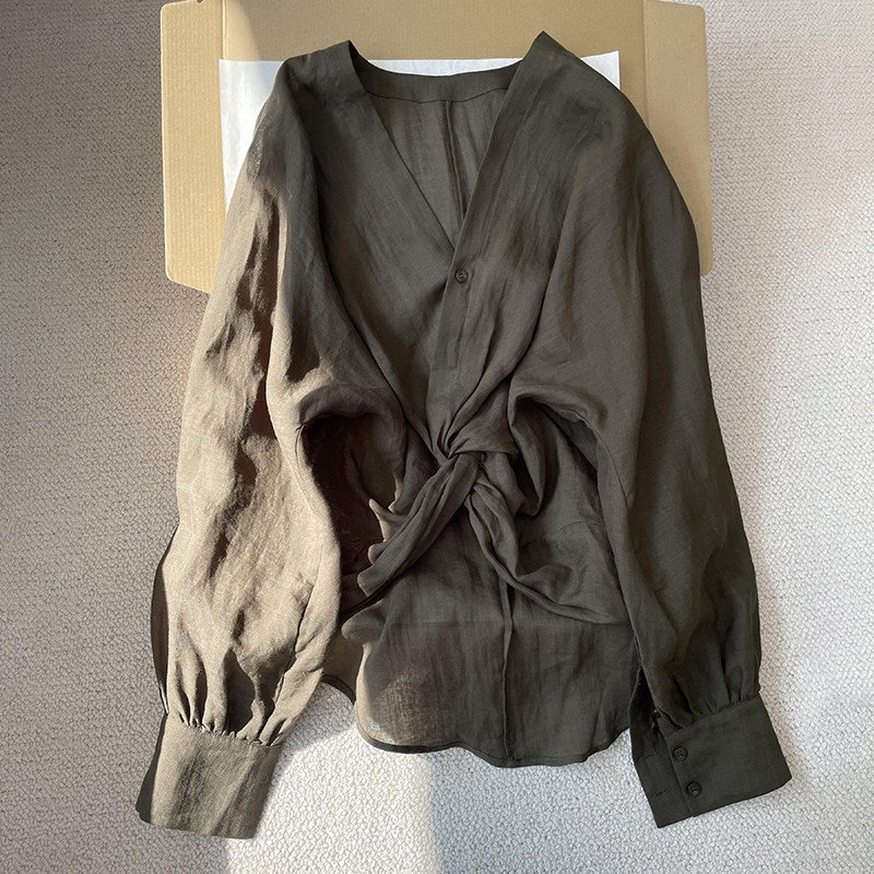 老钱风军绿色苎麻V领扭结衬衫女