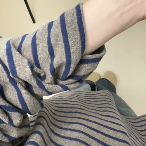 灰蓝条纹圆领磨毛T恤叠穿上衣女