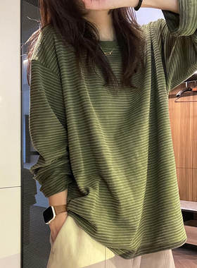 超神级穿搭！松弛感绿色条纹圆领长袖T恤女早春新款软糯宽松上衣