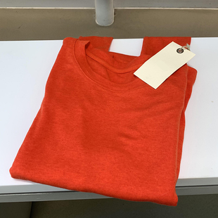 韩系纸片人穿搭！橘红色天丝圆领长袖T恤冬季新款软糯垂感打底衫