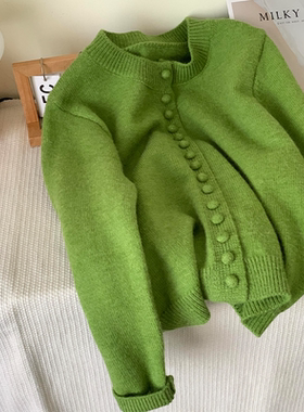 现货】一穿一个不吱声！2026早春绿色包扣圆领针织开衫马海毛毛衣